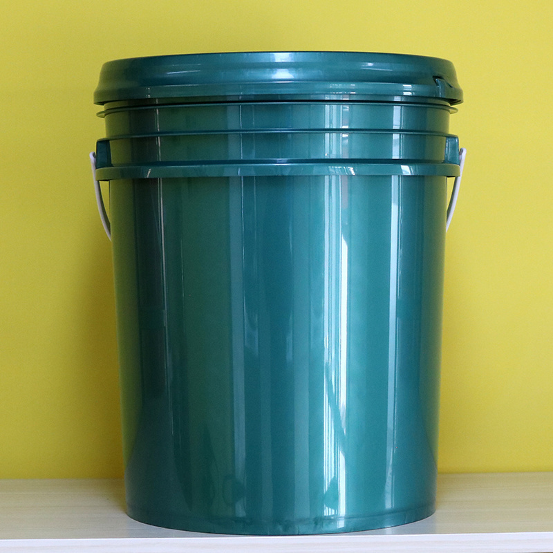 Motor oil lube oil pail 5 gallon green plastic bucket and lids