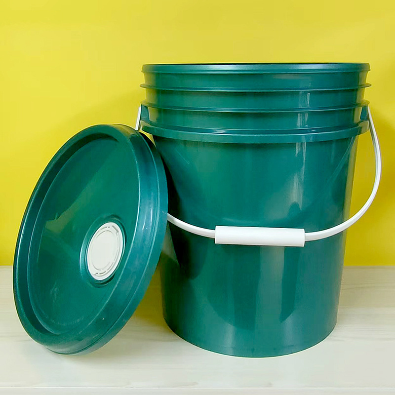 Motor oil lube oil pail 5 gallon green plastic bucket and lids