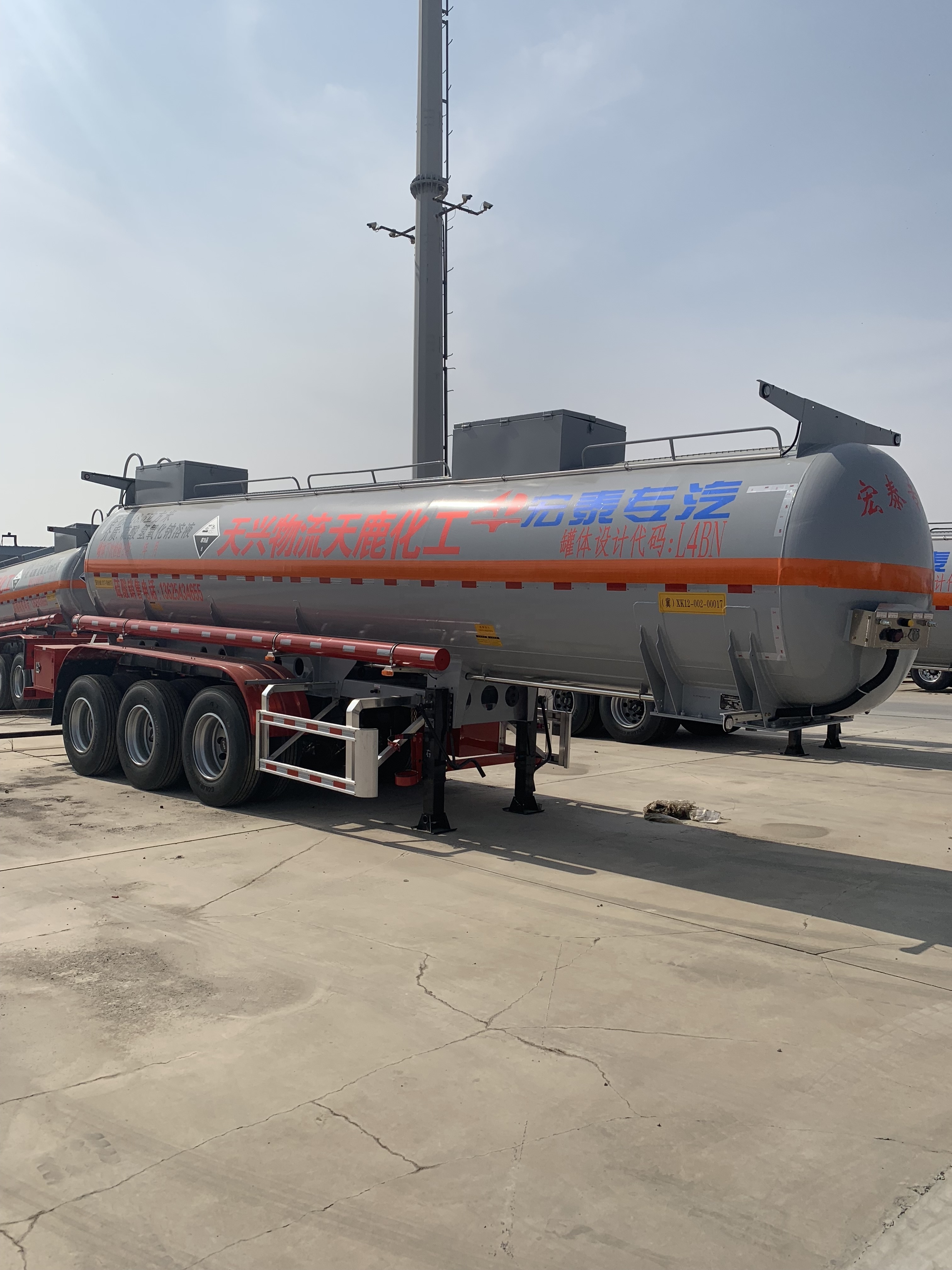 18CBM Acid Tank Truck for sulphuric acid, hydrochloric acid ,sodium hydroxide