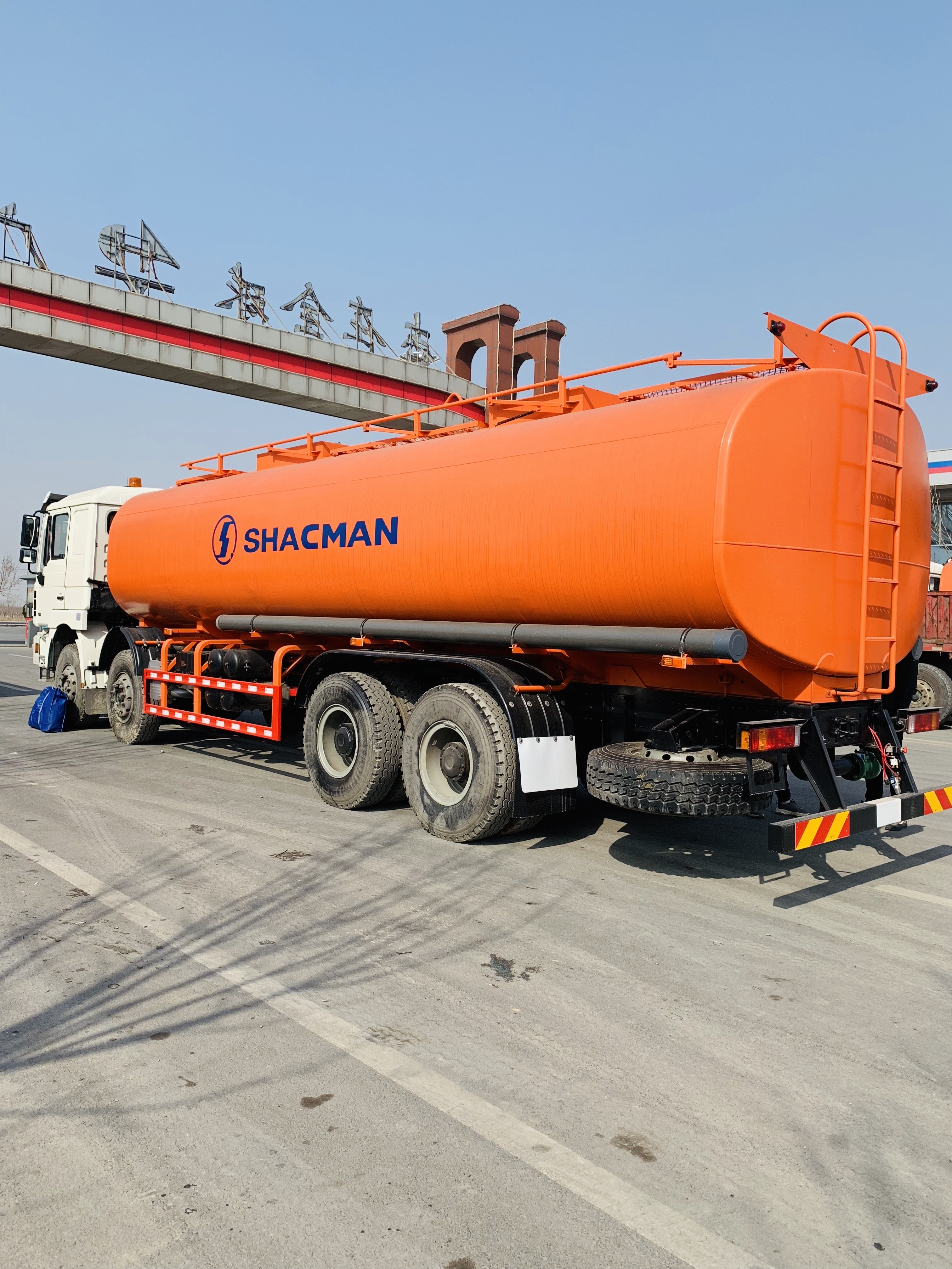 30CBM Acid Tank Truck for sulphuric acid, hydrochloric acid ,sodium hydroxide