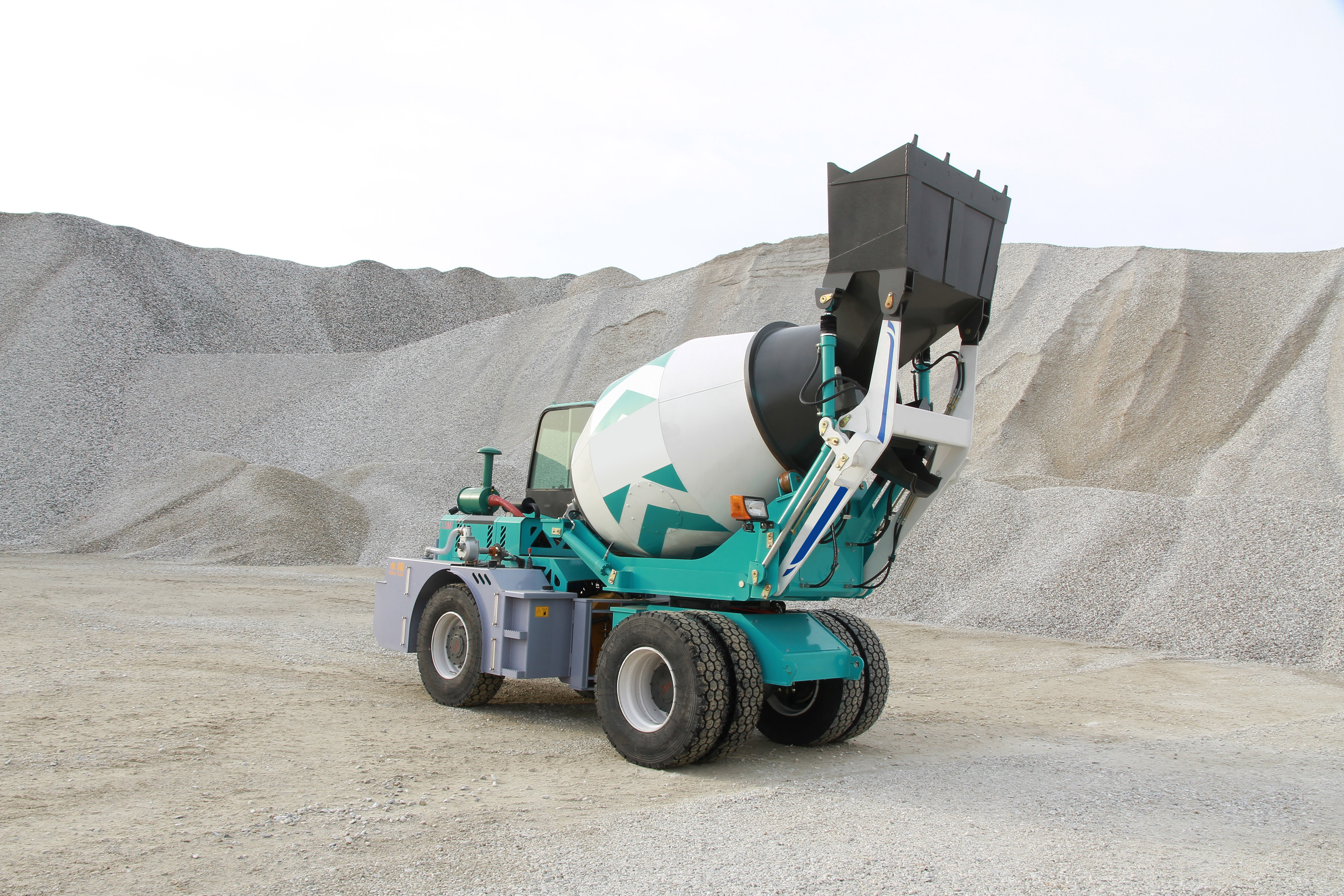 Professional manufacturer portable concrete mixer 1.5m3 2.5m3 3.5m3 4m3 5m3 mobile concrete mixer with pump