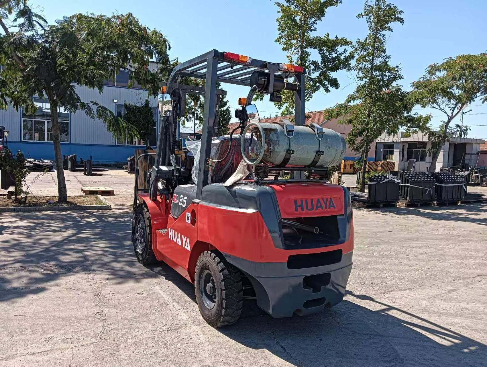 High quality forklift gas propane 3 ton 3.5 ton Fully hydraulic Nissan engine 4x4 forklift with triplex mast Side shifter