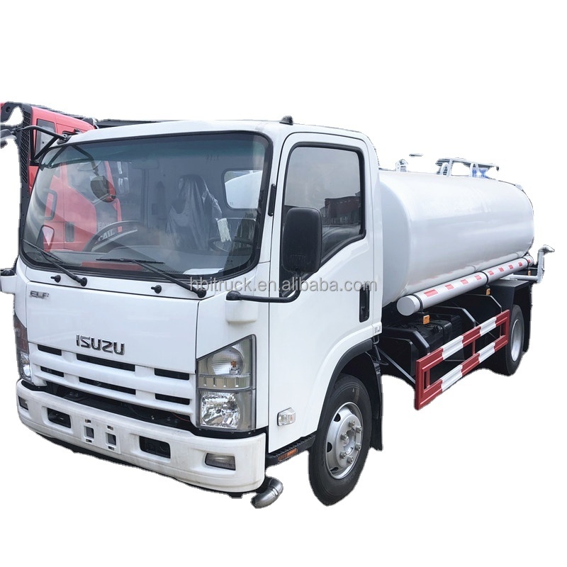 japan 700P 8000 liters water bowser