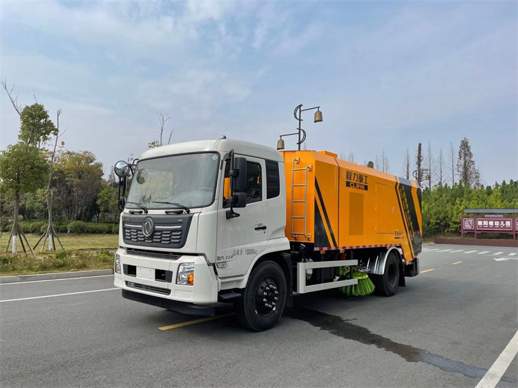 Chinese Manufacturer 3,500 liters Water Tank 7,000 liters Dust Tank Combine Street Deep Clean Road Sweeper Vehicle