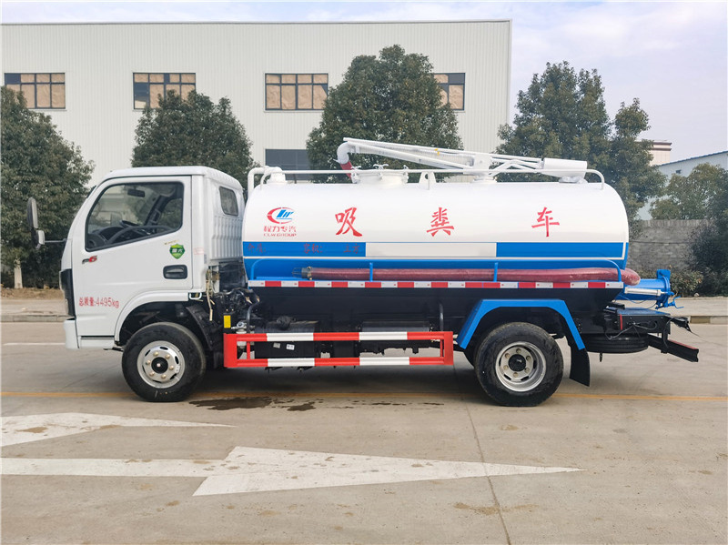 Dongfeng 4x2 120hp Fecal Septic Pumper Vacuum Suction Truck For Sale