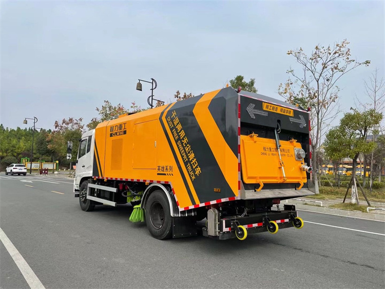 Chinese Manufacturer 3,500 liters Water Tank 7,000 liters Dust Tank Combine Street Deep Clean Road Sweeper Vehicle