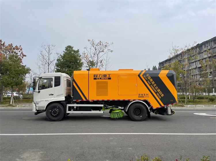 Chinese Manufacturer 3,500 liters Water Tank 7,000 liters Dust Tank Combine Street Deep Clean Road Sweeper Vehicle