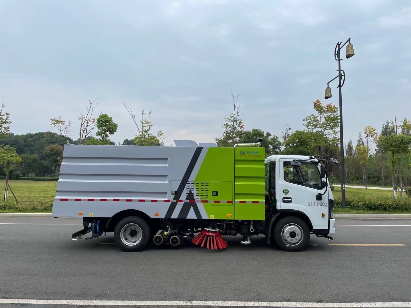 Factory Sales Outdoor Street Parking Lot and Construction Sweeping Vehicle Road Sweeper