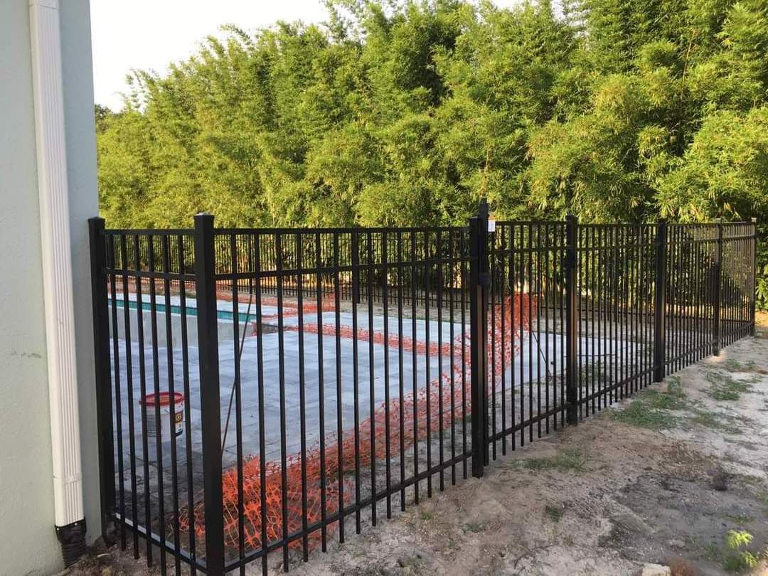 High Quality Steel Residential Security Palisade Fence Metal Curved Fence Adjustable Portable Pickets Wrought Iron Site Fencing