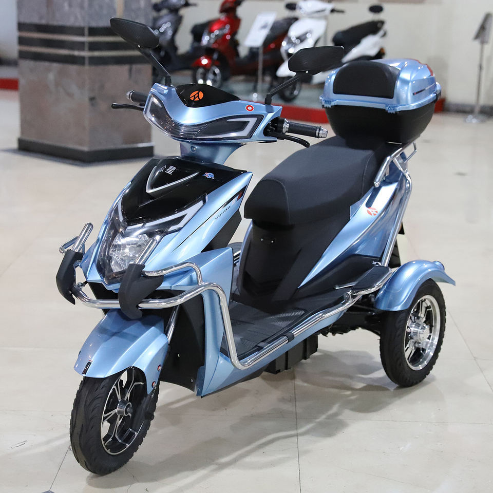 Electric scooter tricycle three wheel low speed safty with seats for adults with multipurpose handlebar and differential moto