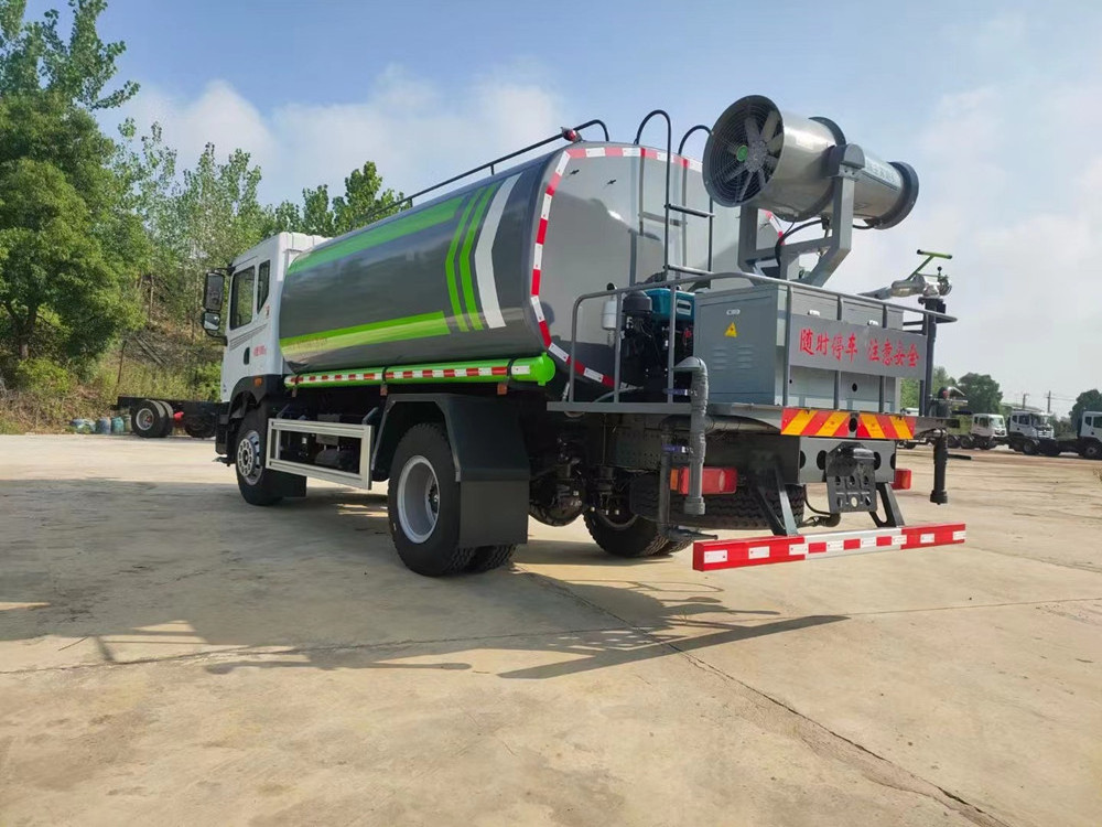 Dongfeng D9 cabin 15000 Liters Water Tanker Bowser Sprinkler Transport hot water Tank Truck Price