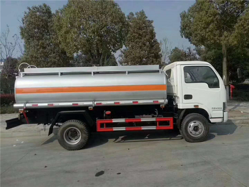 Mini 4x2 Oil Tanker Truck and fuel transport truck for sale