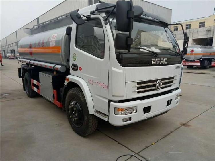 Blue brand Dongfeng 10 tons refueling truck Chengli oil tanker fuel bowser