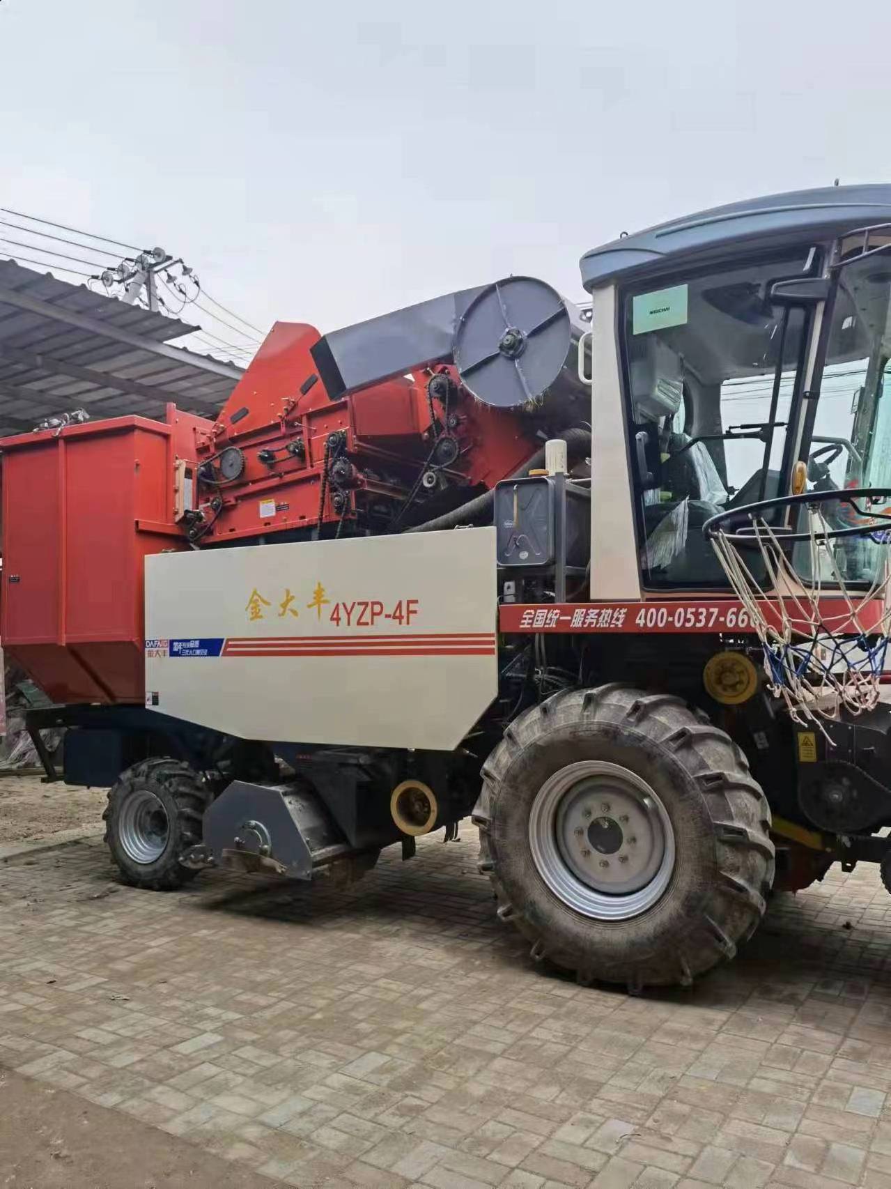 Used DAFNG mini harvesters harvesting machine 4YZP-4FA 4YZP-4F corn combine harvester to Iraq