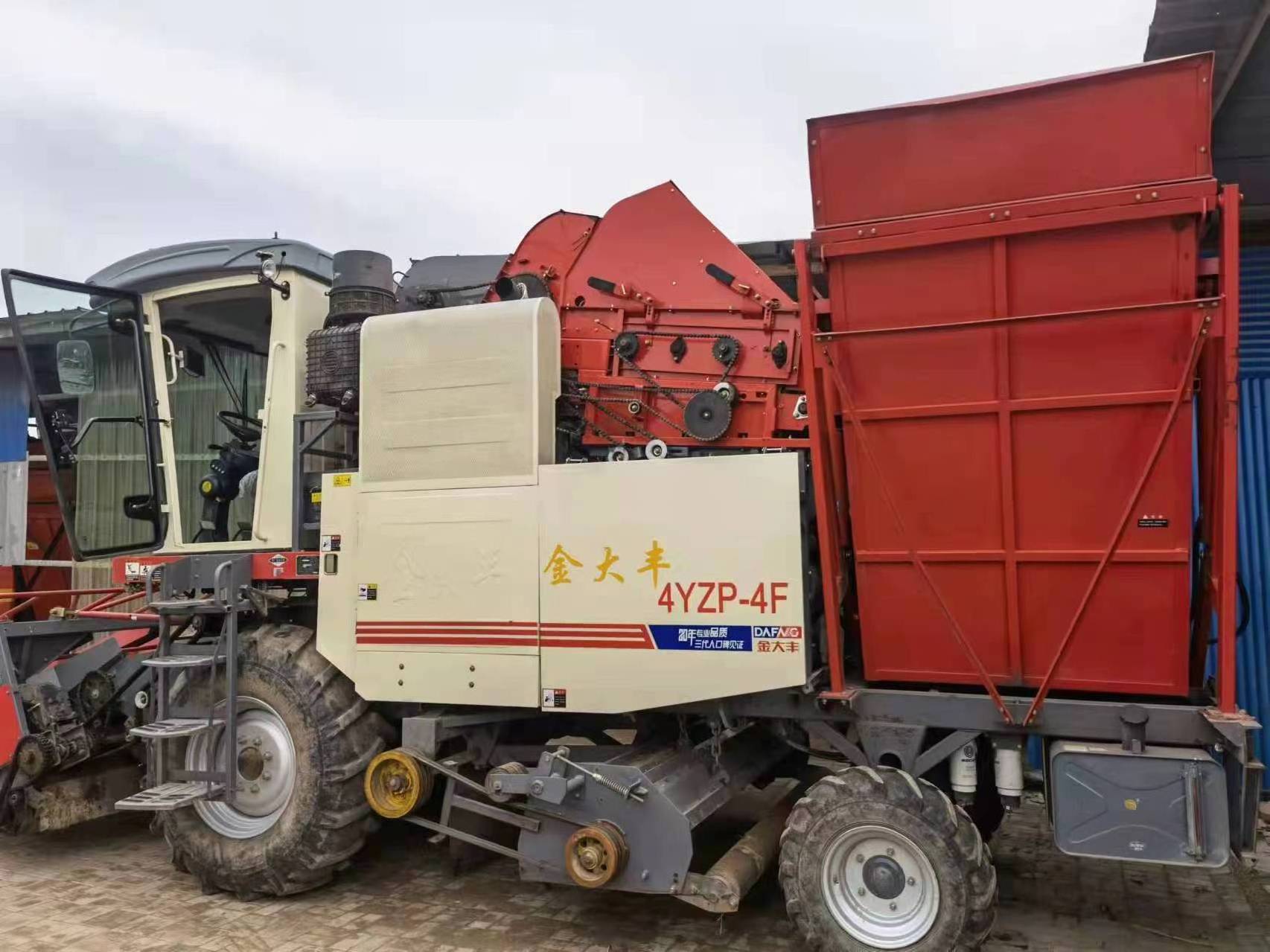 Used DAFNG mini harvesters harvesting machine 4YZP-4FA 4YZP-4F corn combine harvester to Iraq