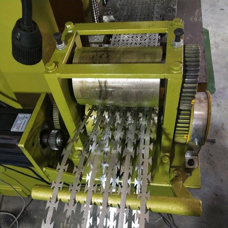 Concertina Razor Blade Barbed Wire Making Machine/Razor Welding Machine