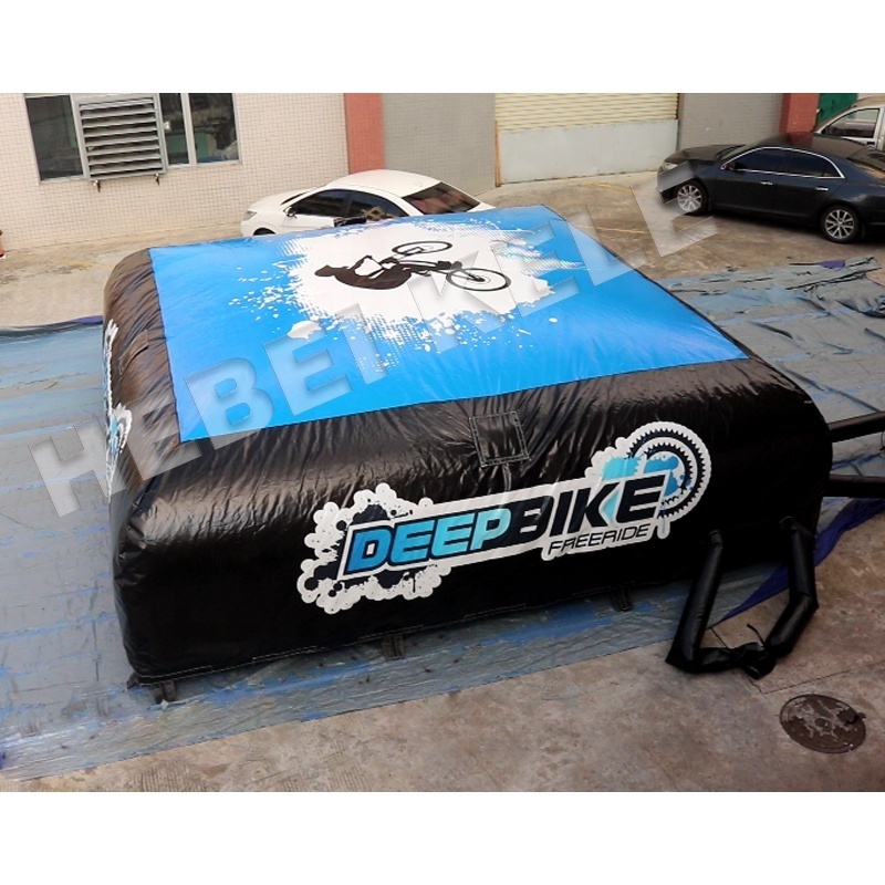 Custom outdoor small size inflatable foam stunt landing airbag for trampoline park