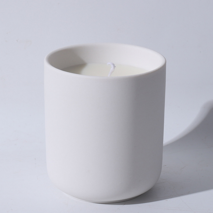 Wholesale Customized ceramic massage candle different color ceramic candle jars with spout