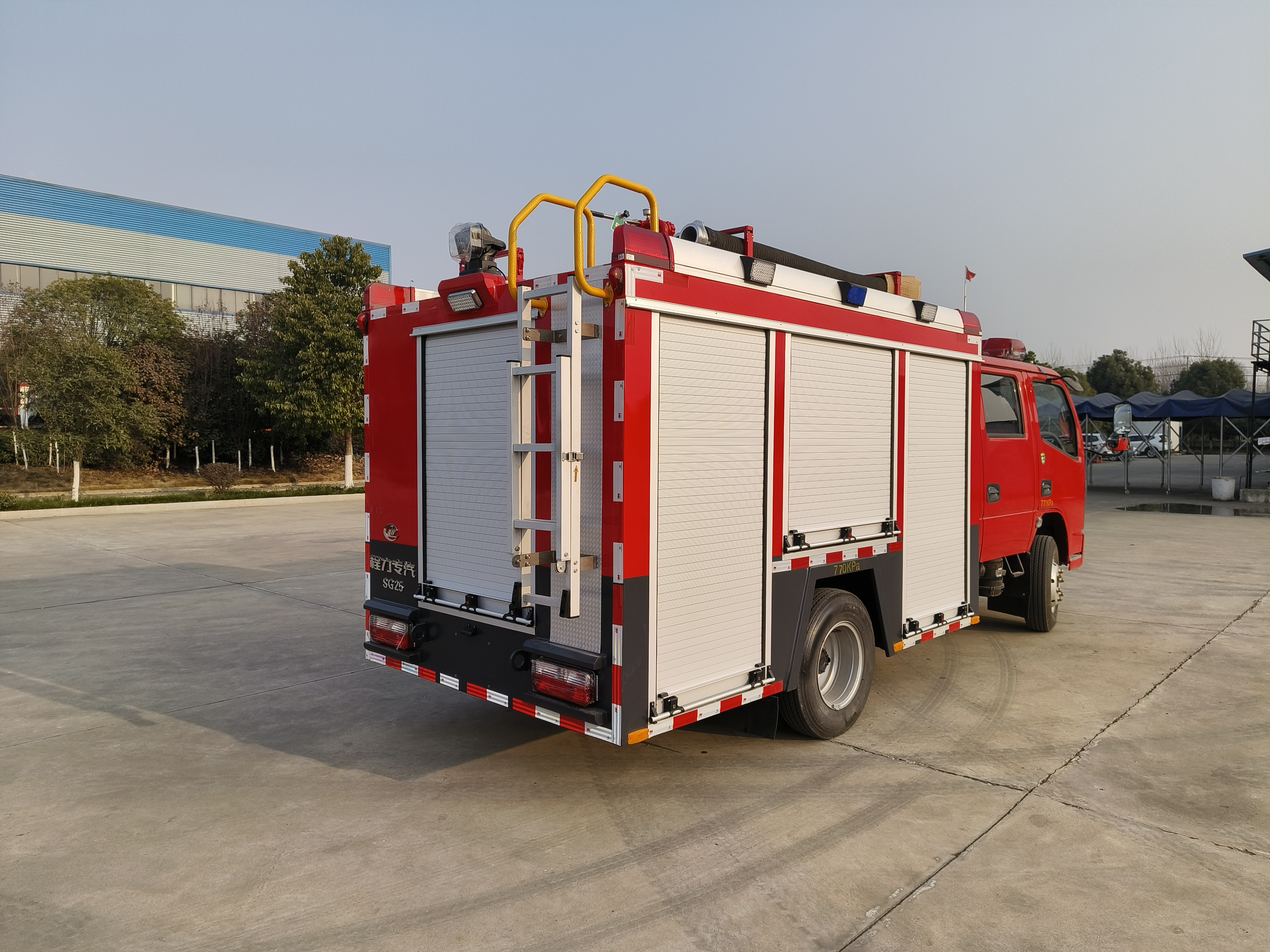 Small fire truck price Double cabin fire truck 2.5T mini type fire water truck