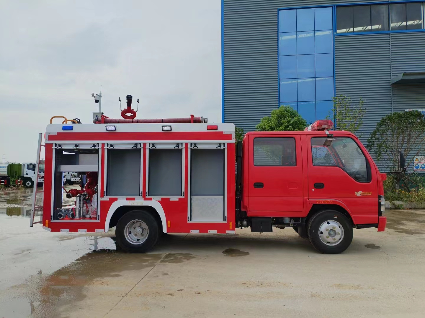 Isuzu Small Fire Truck Price Double Cabin Fire Truck 2T Mini Fire Water Truck