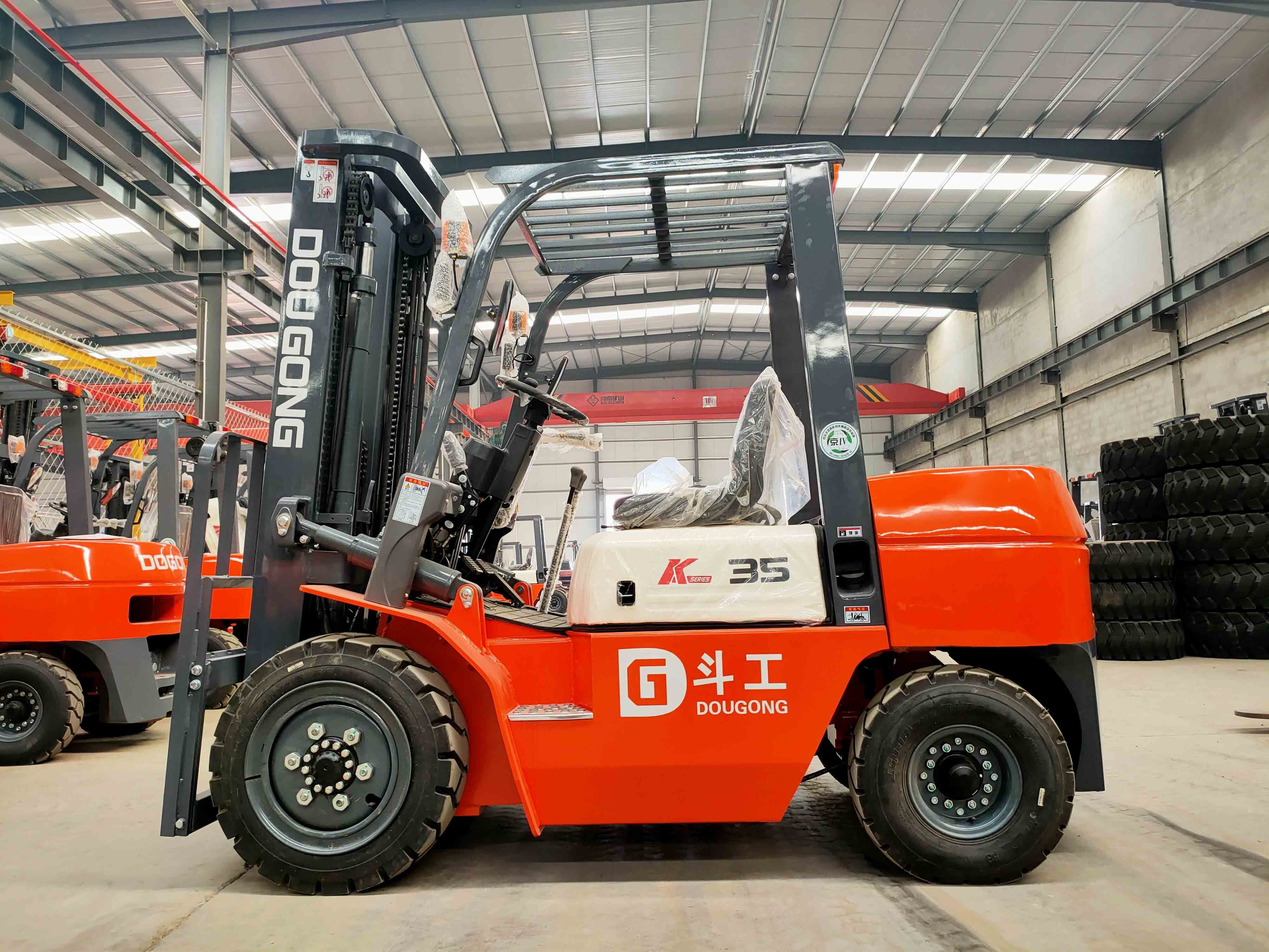 Hot sale china manufacture quality fork lift truck 3.5 ton all terrain diesel spare part price tire