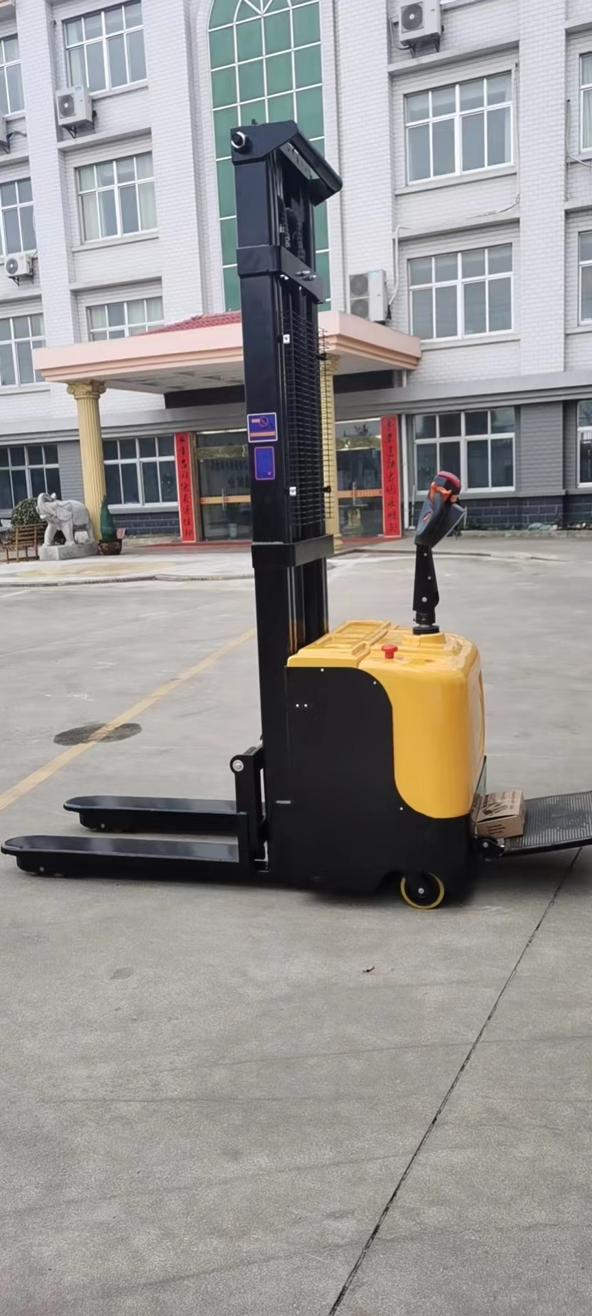 1.5 ton automatic electric stacker electric pallet stacker