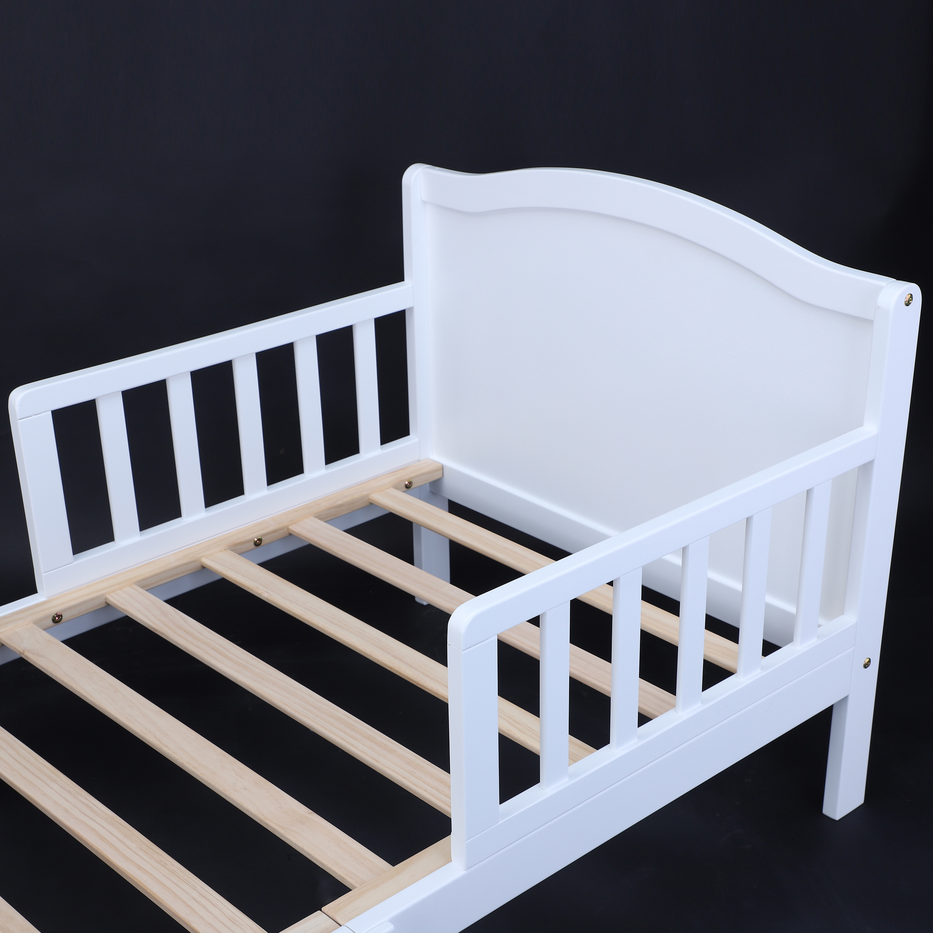 Chinese factory direct selling bedroom bed furniture high-grade wooden children's toddler bed floor bed