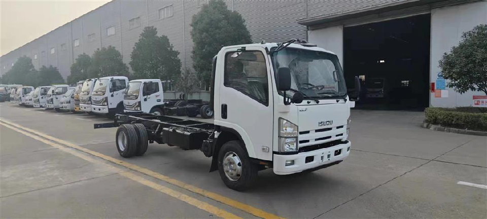 isuzu truck chassis 700P model LHD high quality