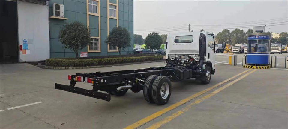 isuzu truck chassis 700P model LHD high quality