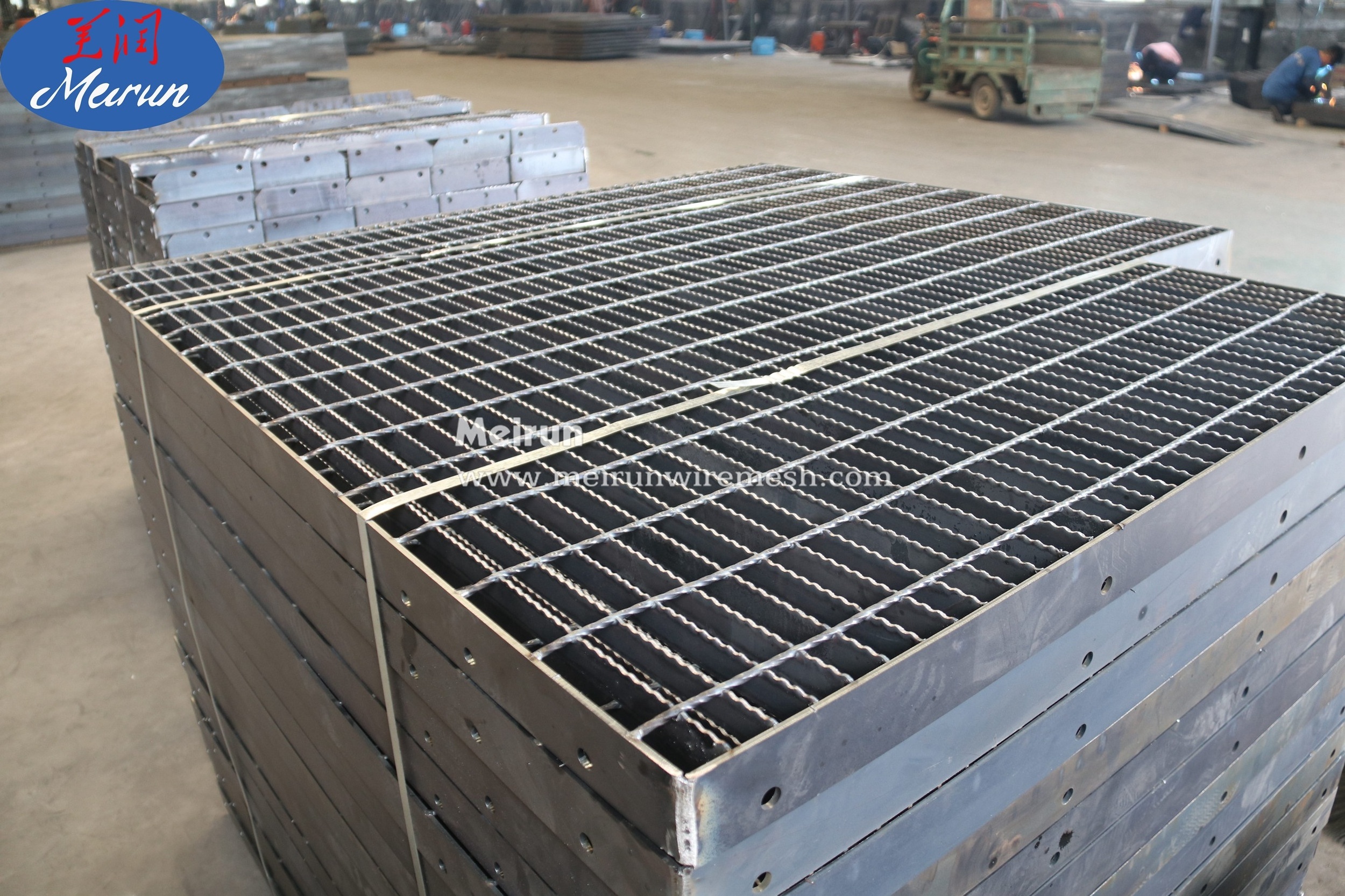 Galvanized steel driveway grating heavy duty metal bearing bar steel grid serrated steel mesh making machine