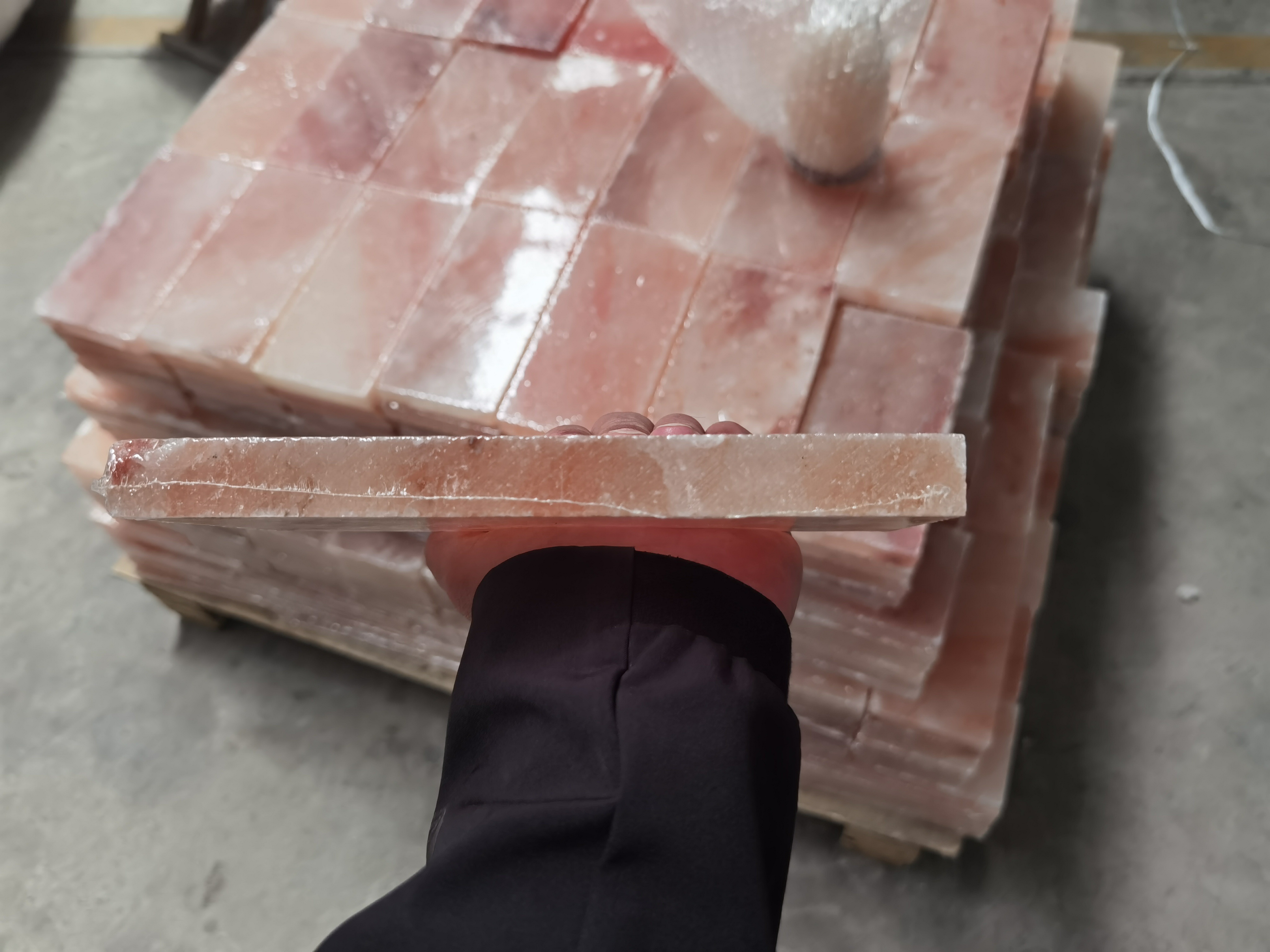 Natural Himalayan Salt Bricks 20x10x2cm 20x10x2.5cm 20x20x2.5cm for Salt Room Sauna Room BBQ OEM ODM