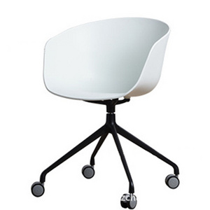 armrest white plastic chair with wheels resin modern art Studio chair La silla blanca