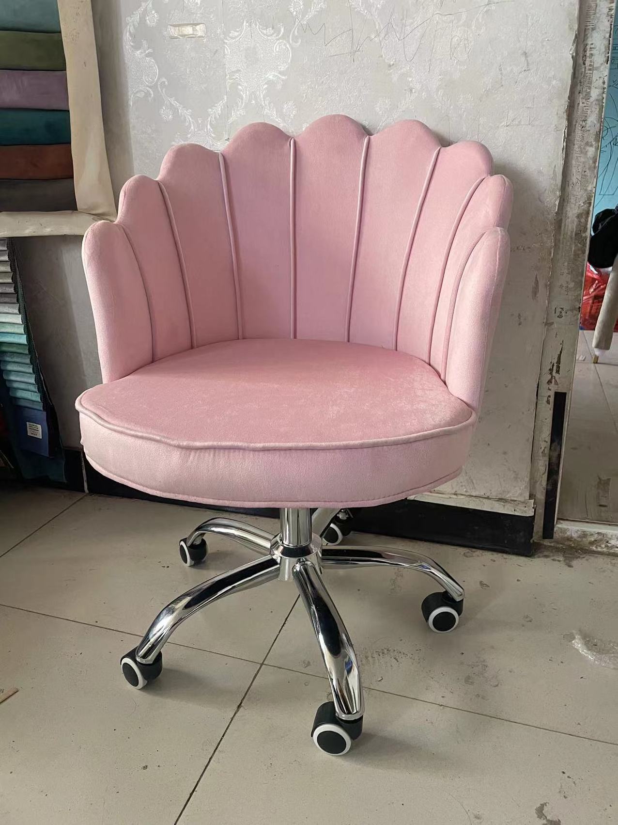 Home comfortable and sedentary cute velvet chaises salle a manger metal frame swivel chair