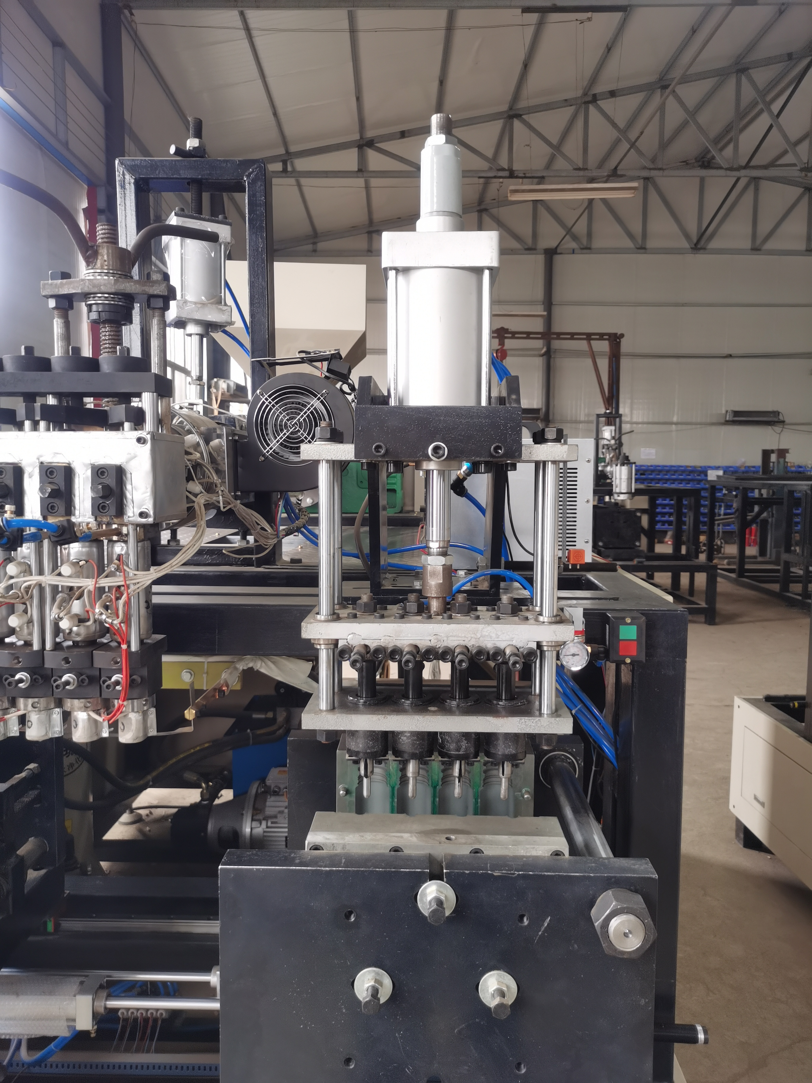 Precision Bottle Making Injection Molding Machine High Speed Plastic Bottle Making Blow Molding Machine