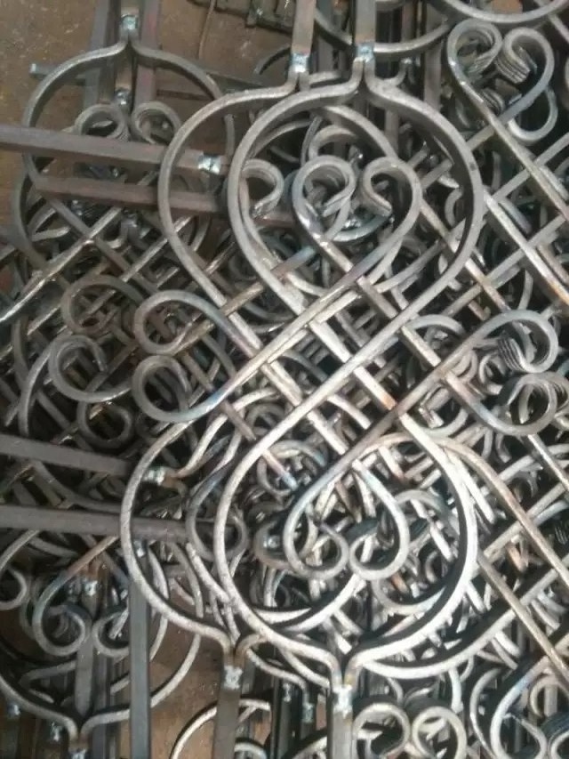 OUYA Fence and Gate Hardware Ornamental Iron Center Scroll Balusters