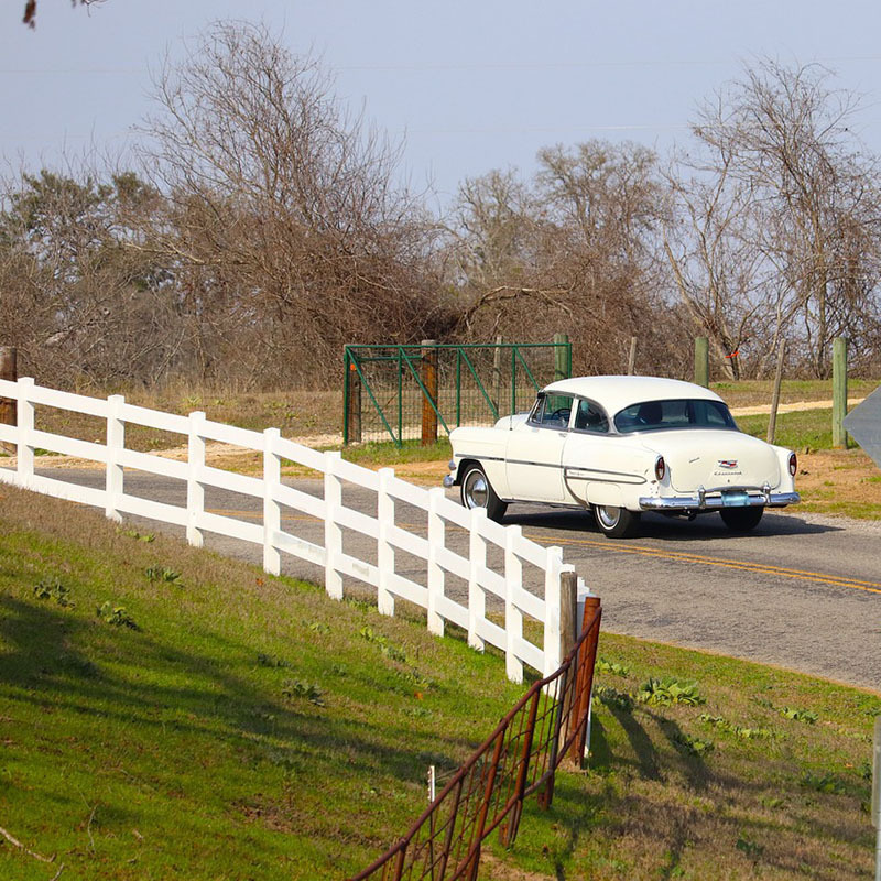 White 100% Vinyl Horse Paddock Fence PVC Horse Fence No Cracking No Warping 3-Rail PVC Guardrail Fences