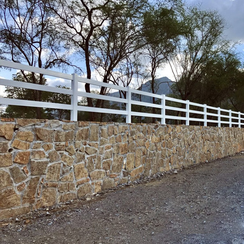 White 100% Vinyl Horse Paddock Fence PVC Horse Fence No Cracking No Warping 3-Rail PVC Guardrail Fences