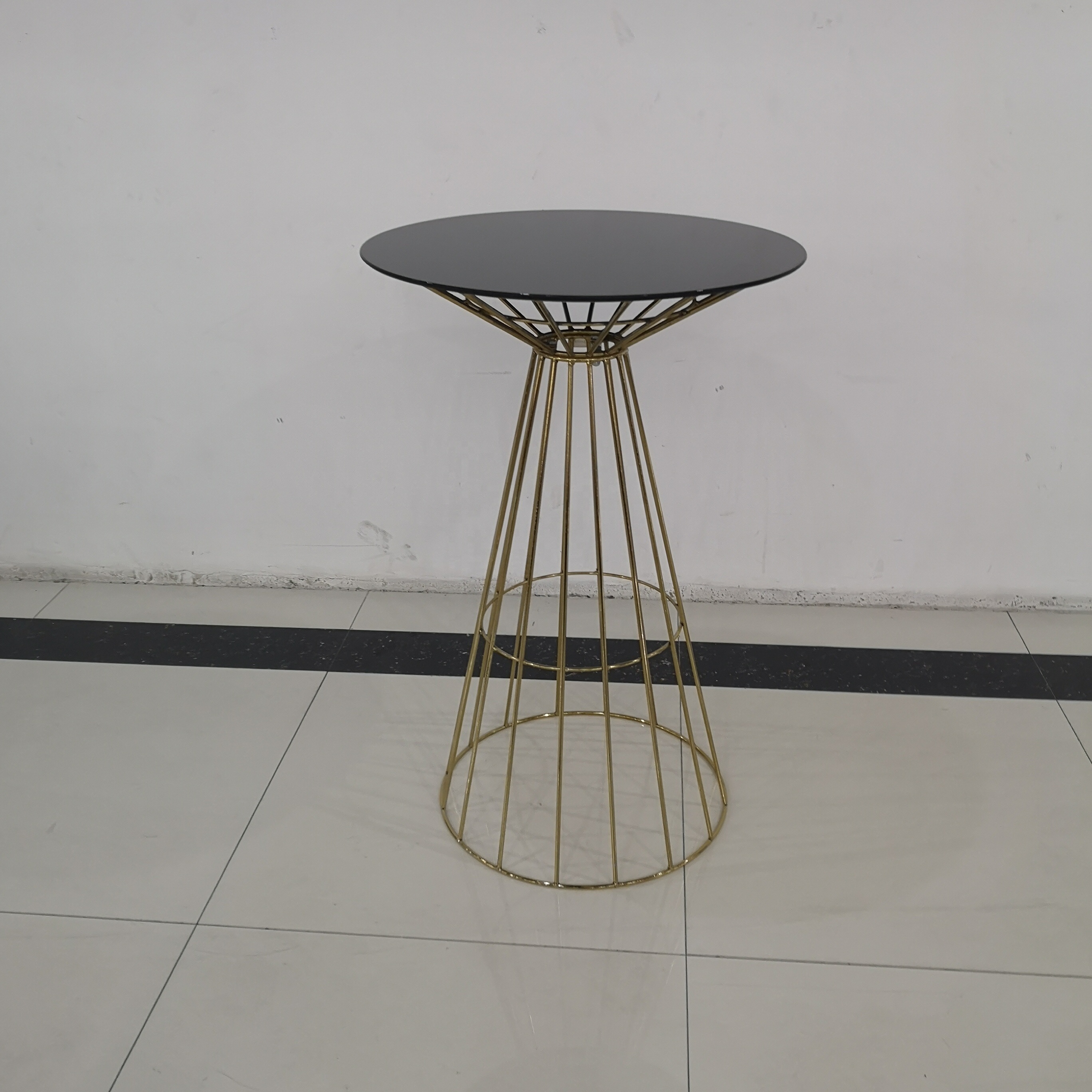 Modern luxury High pub table with glass on the top for sale Gold Metal Wire Base Glass kitchen bar table