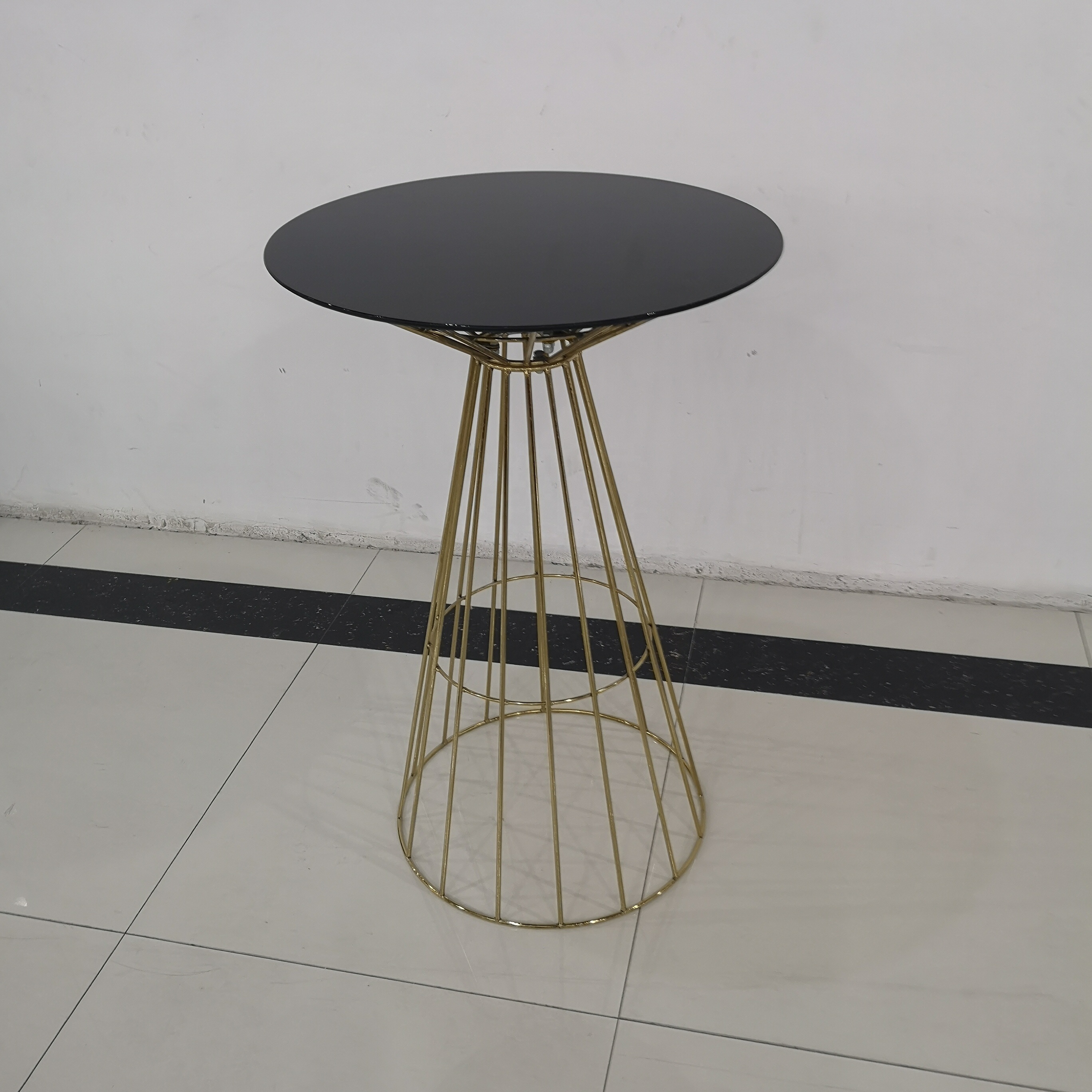 Modern luxury High pub table with glass on the top for sale Gold Metal Wire Base Glass kitchen bar table