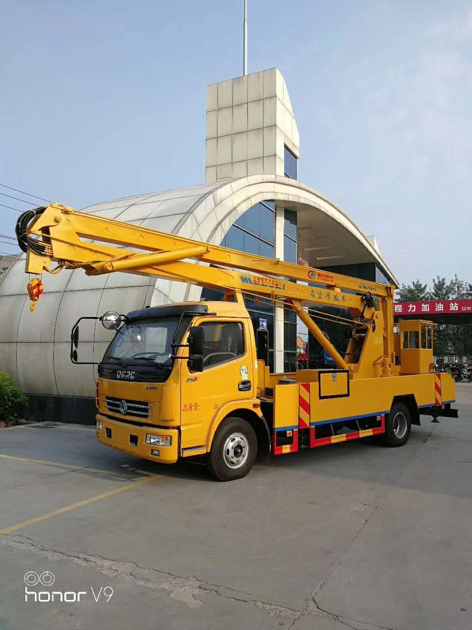 New hydraulic high-altitude operation lift truck for sale