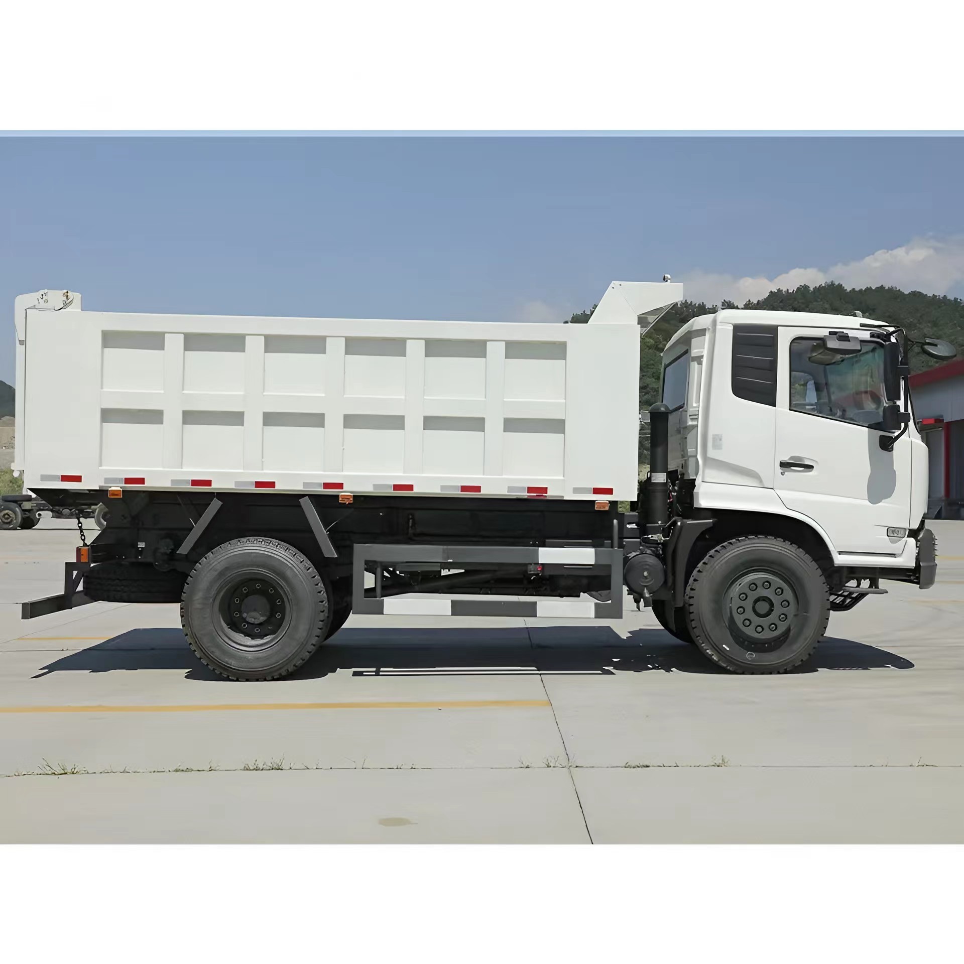 Dongfeng 4x2 Dump Truck 10 Tons Cargo Capacity Cummins 210hp Diesel Engine LHD Tipper