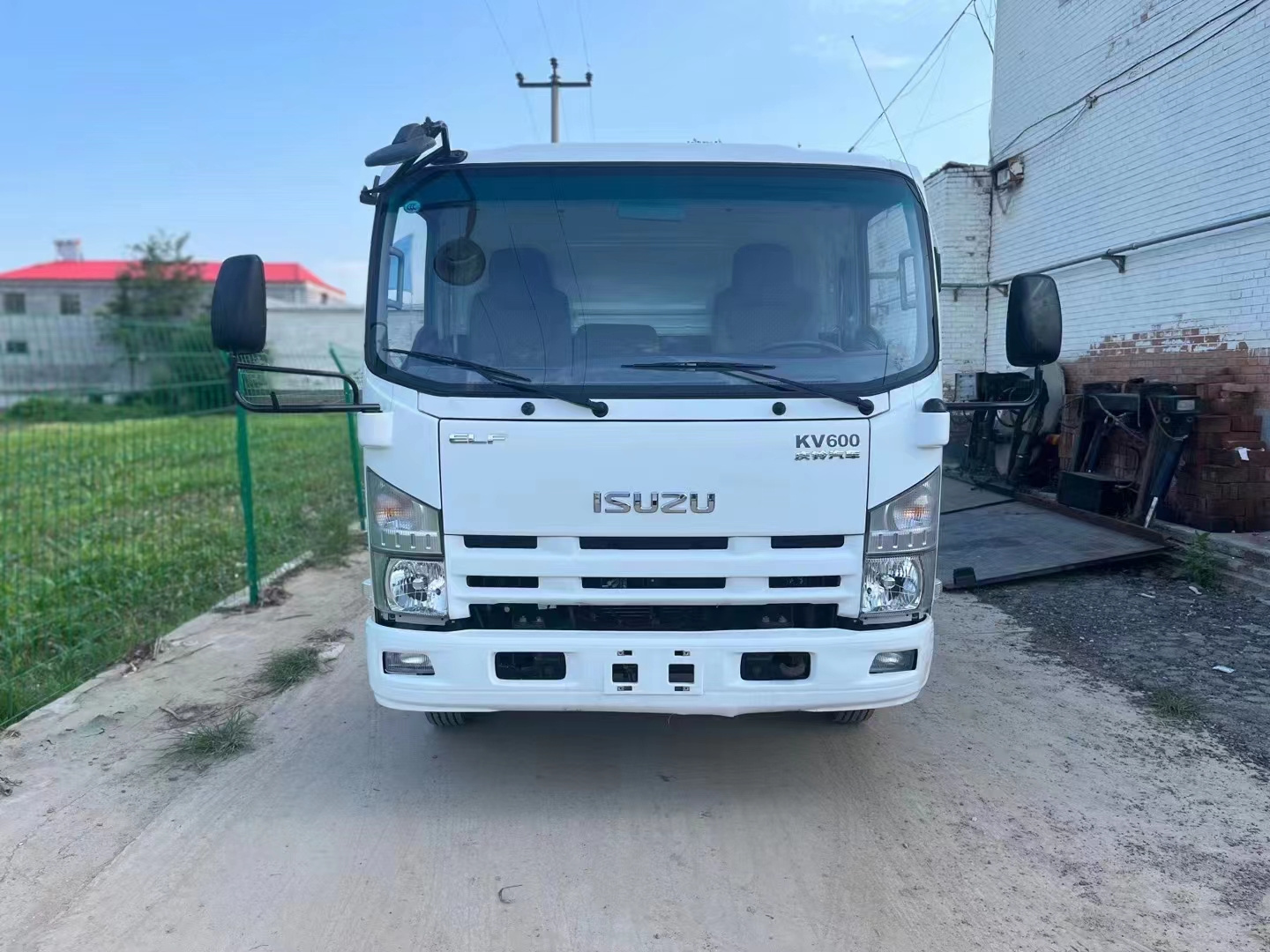 Brand ISUZU Diesel Engine 5 ton light cargo truck