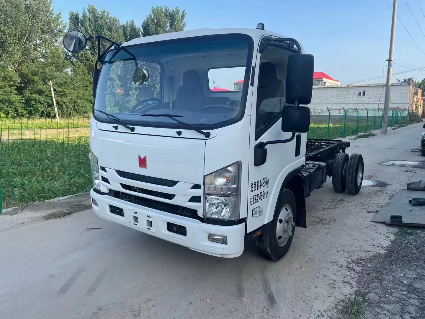 Brand New High Quality 5 Tons 4x2 Isuzu Truck Chassis diesel cargo truck camiones for Sale