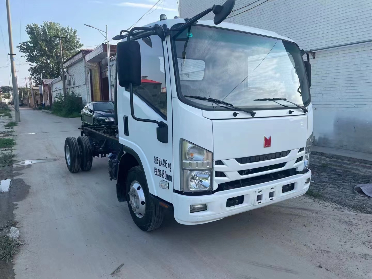 Brand New High Quality 5 Tons 4x2 Isuzu Truck Chassis diesel cargo truck camiones for Sale