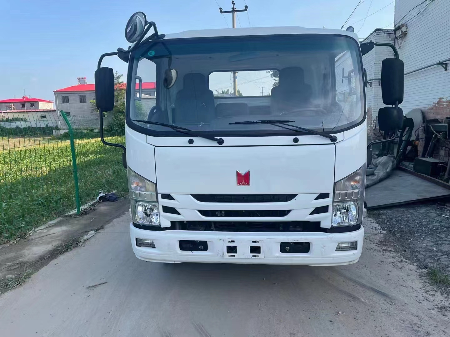 Brand New High Quality 5 Tons 4x2 Isuzu Truck Chassis diesel cargo truck camiones for Sale