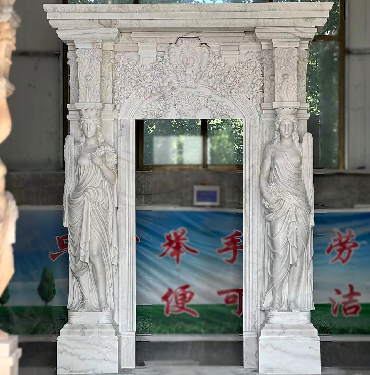 Customized Luxury Natural White Marble Hand Carved Gate Stone Door Surround Pillar Design