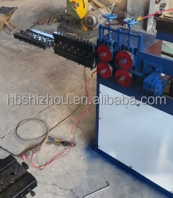 Automatic machine for making clothes hanger