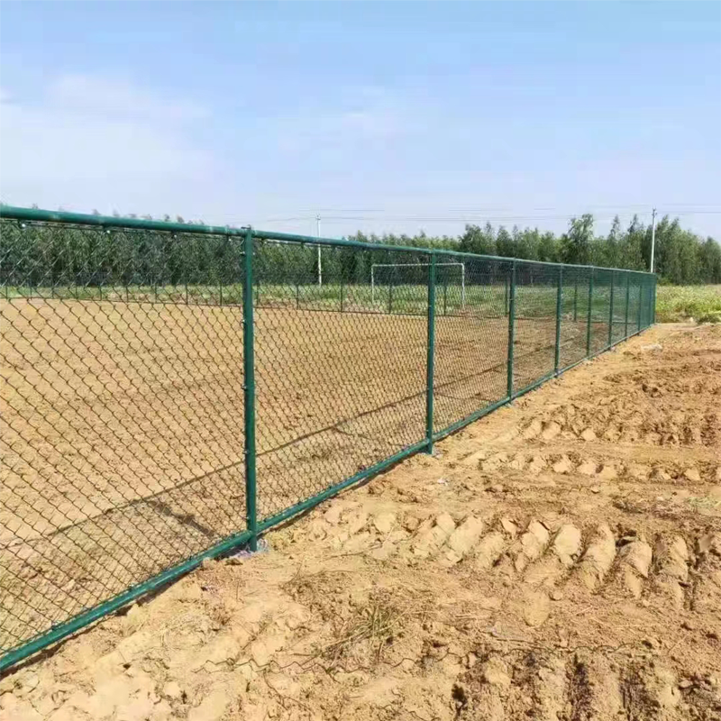 Wholesale galvanized sports field fence chain link iron wire fence chain link fence