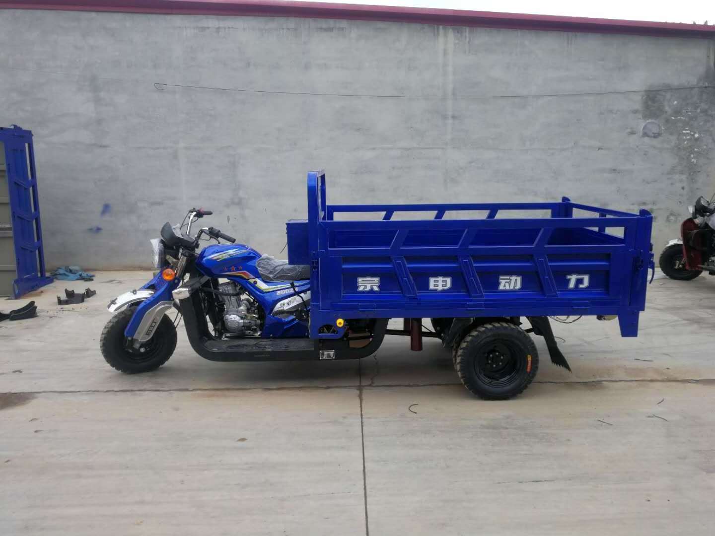 China 5 Wheels Motorcycle cargo tricycle 250cc 300cc with Zongshen Lifan Loncin Engine