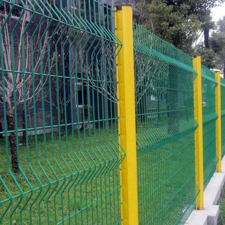 Wholesale PVC 3D Curved Coated Wire Mesh Triangular Bending Guardrail Nets Fence 3d Bend Guardrail